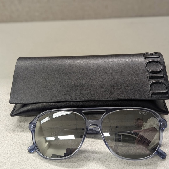 Authentic Dior Aviator sunglasses with case. - Picture 10 of 11